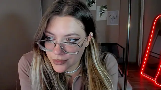 MiraTorson stripchat live cam model