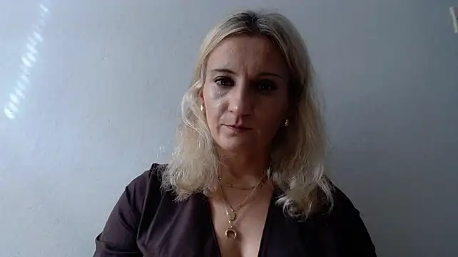 ViolettaMature stripchat live cam model