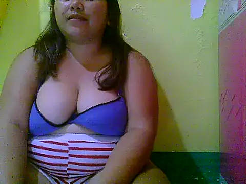 Creamsweetpussy28 stripchat live cam model