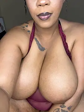 THICKBUNNYCHICKxxx stripchat live cam model
