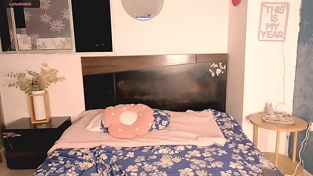 Miaswiss stripchat live cam model