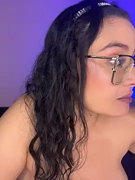 Renata-Saenz stripchat live cam model