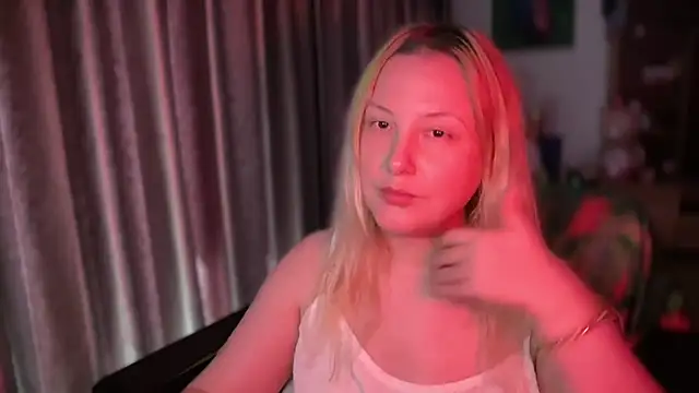 BikiHellena stripchat live cam model