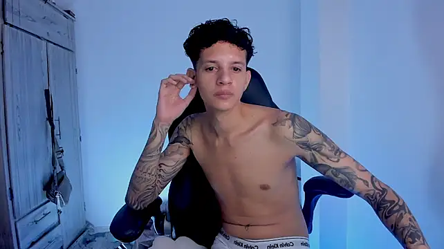 tylerrnova stripchat live cam model
