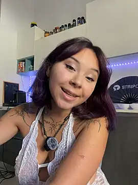YumiLux stripchat live cam model