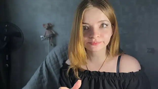 Elirya stripchat live cam model