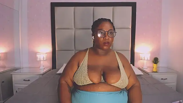 TreisyVixen stripchat live cam model