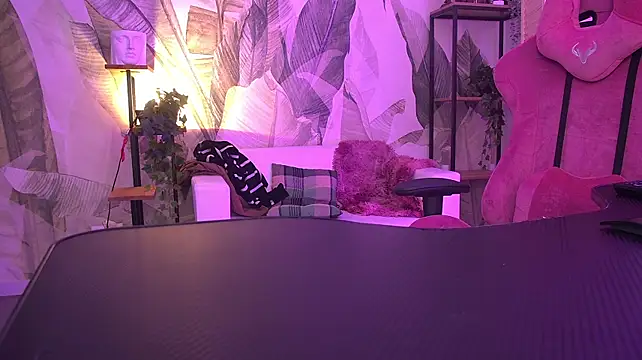 DamnWitchh stripchat live cam model