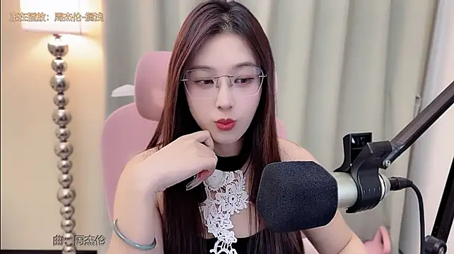 Queenqiao stripchat live cam model