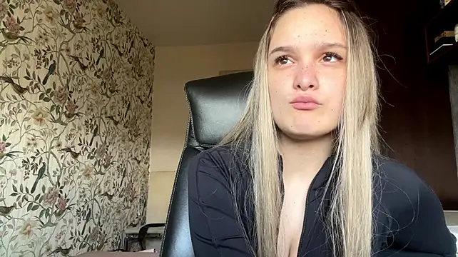 HarrietBunner stripchat live cam model