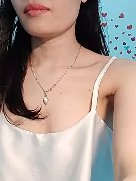 Hinna_x stripchat live cam model