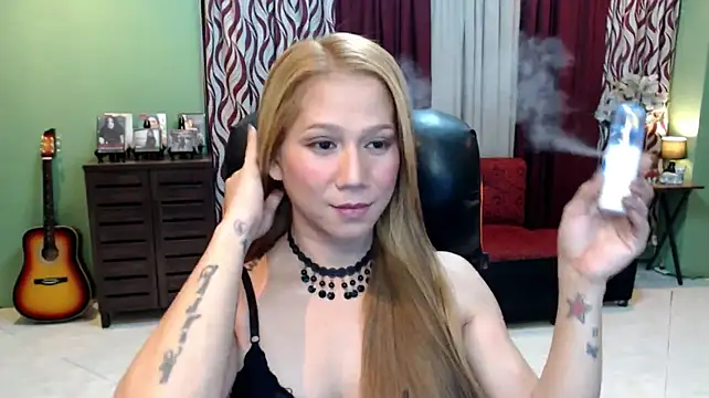 dreamgirlHILARY stripchat live cam model