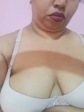 Ravina_patil1 stripchat live cam model