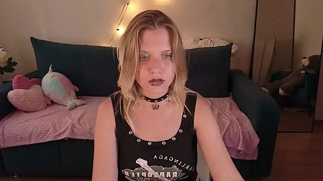 Viki_Charm stripchat live cam model