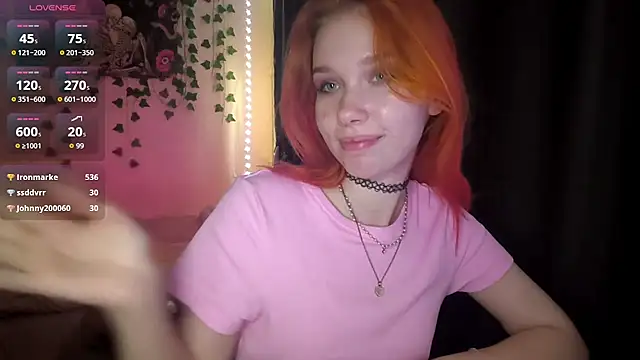 RedAriana stripchat live cam model