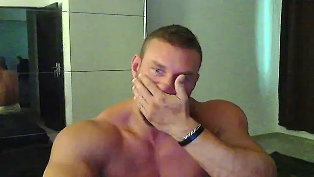 muscularkevin stripchat live cam model