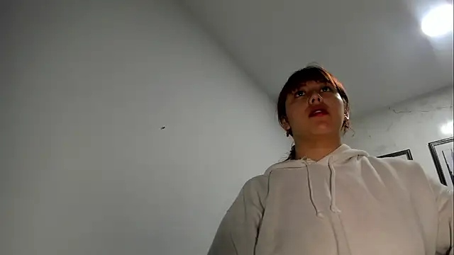 MaddyMills_ stripchat live cam model