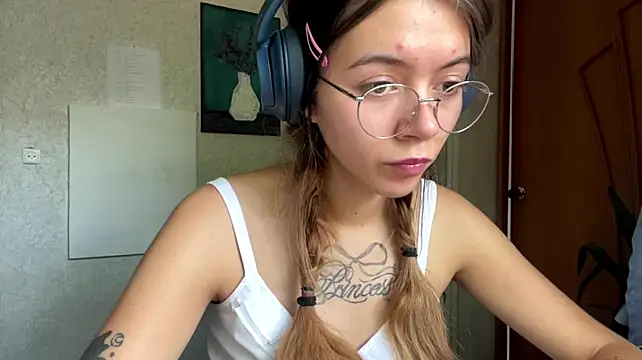 meowskyy stripchat live cam model