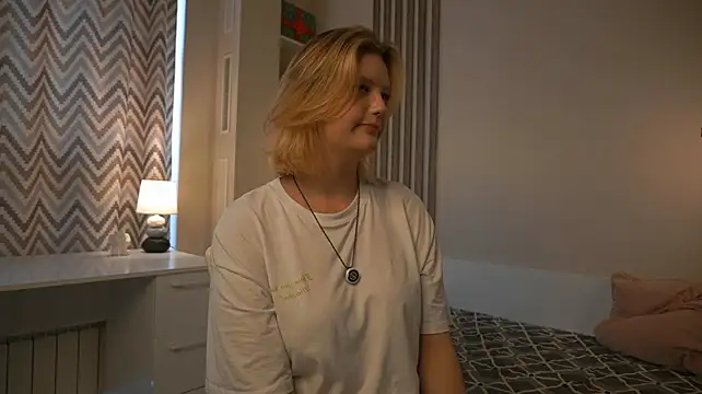 JohnnaBivins stripchat live cam model