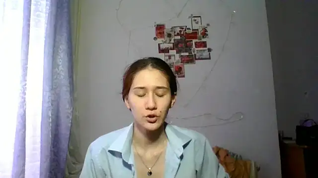 NickiKisinger stripchat live cam model