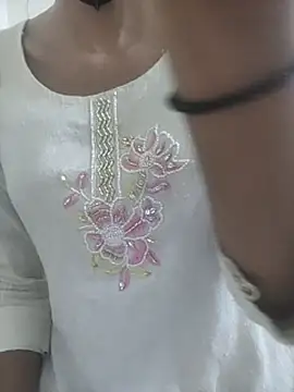 Amisha_kaur stripchat live cam model