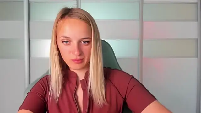 RouseReed stripchat live cam model