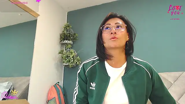 SharisWillian stripchat live cam model