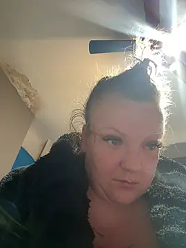 busty-bella1 stripchat live cam model