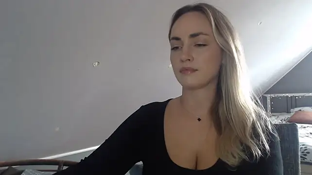 ScarlettSensitive stripchat live cam model