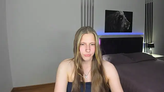 MiaCream stripchat live cam model