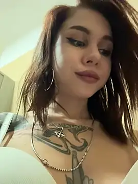 RosieDesire stripchat live cam model