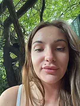 Night_dreams stripchat live cam model