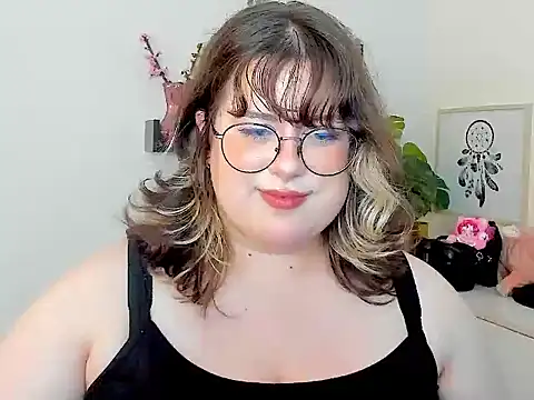 OpheliaLush stripchat live cam model