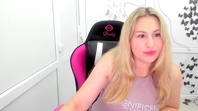 MissLunariaa stripchat live cam model