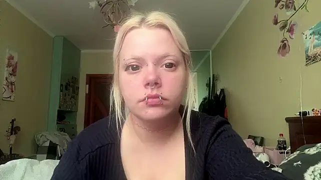 MadalineDragna stripchat live cam model
