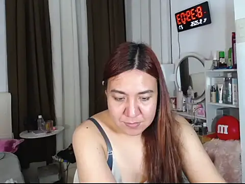 stellahugeX stripchat live cam model