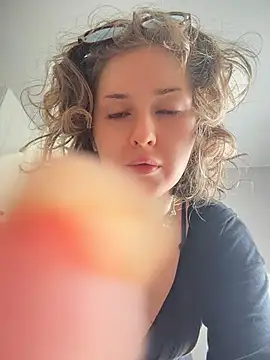 KellyKeler stripchat live cam model