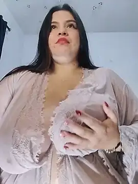 LucyDiamonds1 stripchat live cam model