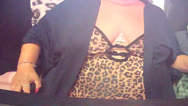 Playful_MILF_Demi stripchat live cam model