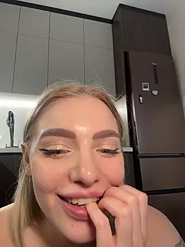 HugeBoobsAlice stripchat live cam model