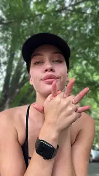 KikiWatson stripchat live cam model