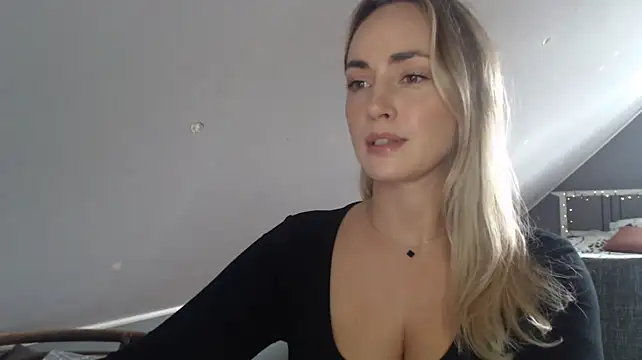 ScarlettSensitive stripchat live cam model