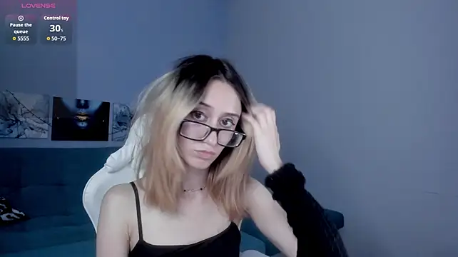 College_Girl_18 stripchat live cam model