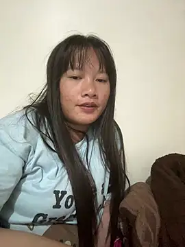 Zully- stripchat live cam model