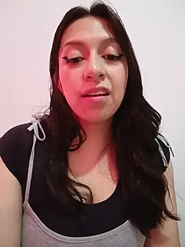 AlondraaGomez33 stripchat live cam model