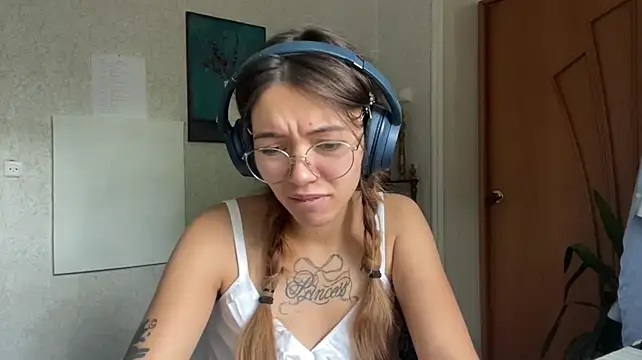 meowskyy stripchat live cam model