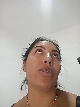 LizaLorini stripchat live cam model