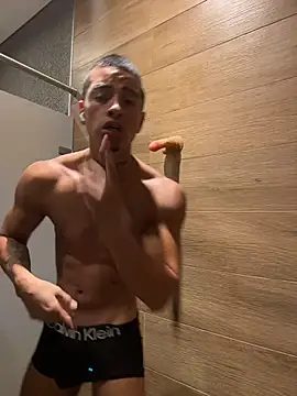 willclayy stripchat live cam model
