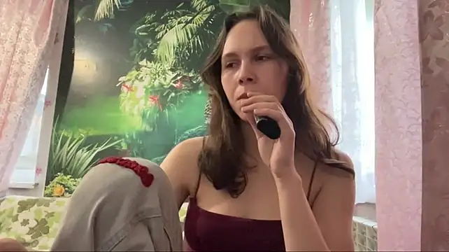 EllynDincher stripchat live cam model