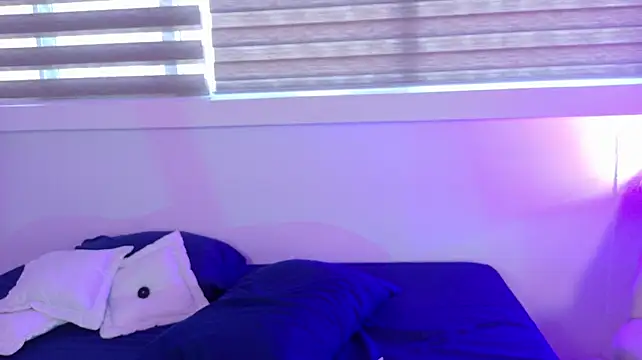 ZoeyPetit stripchat live cam model